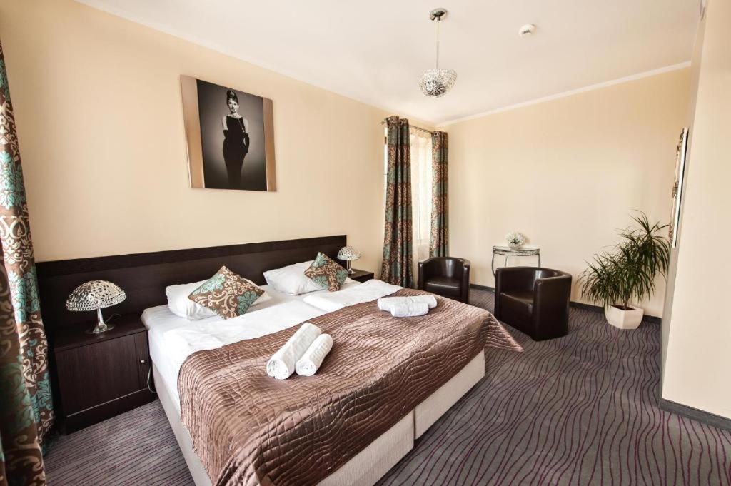 Hotel Willa Adriana Плоцк Экстерьер фото