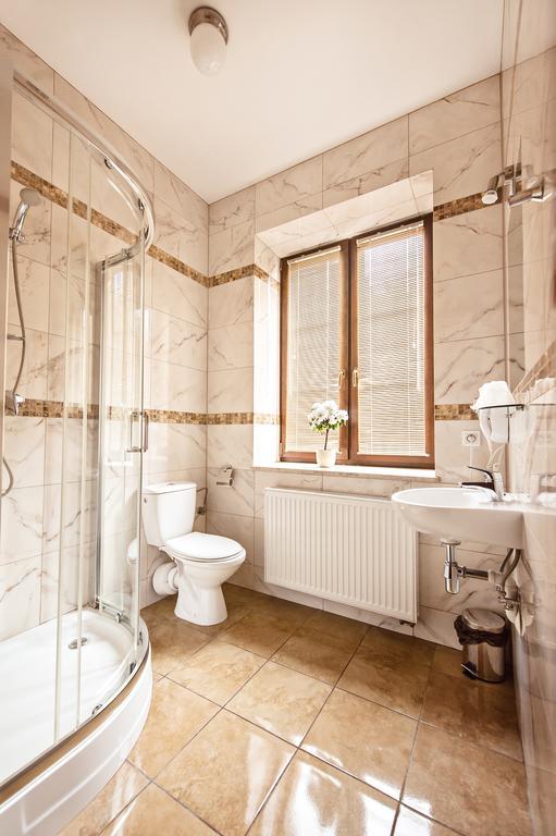 Hotel Willa Adriana Плоцк Экстерьер фото