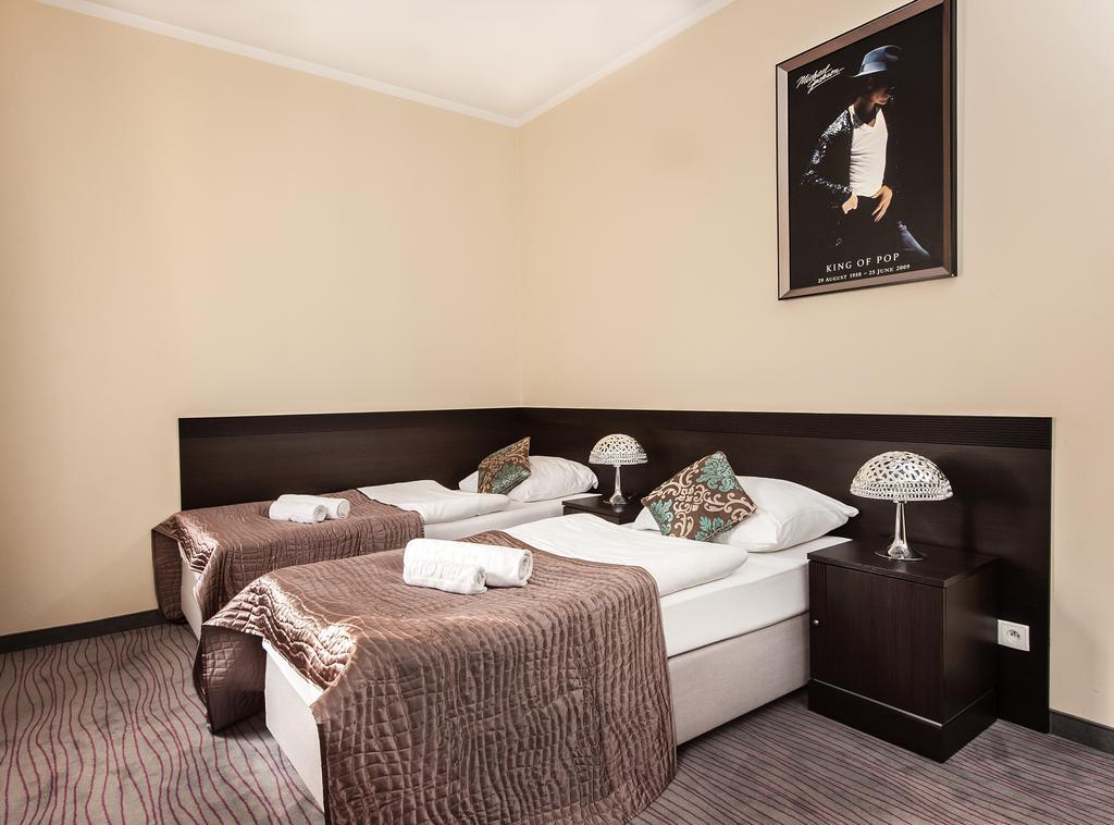 Hotel Willa Adriana Плоцк Экстерьер фото